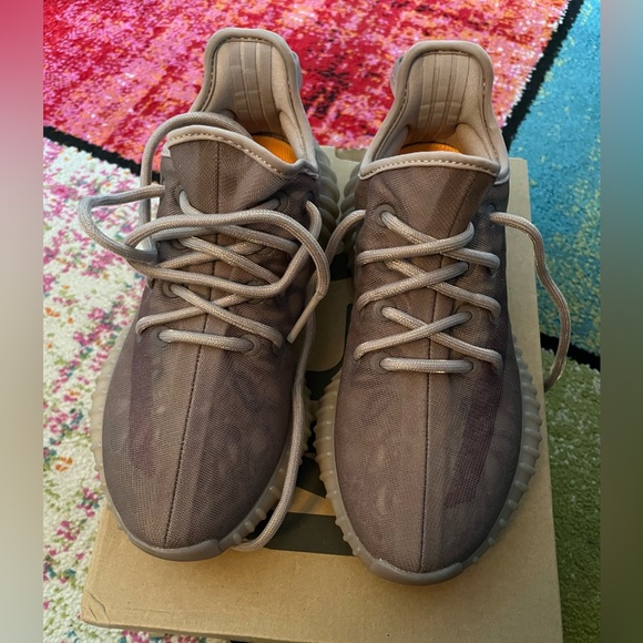 Authentic Yeezy shoes - Picture 2 of 4